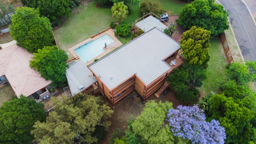 5 Bedroom Property for Sale in Faerie Glen Gauteng