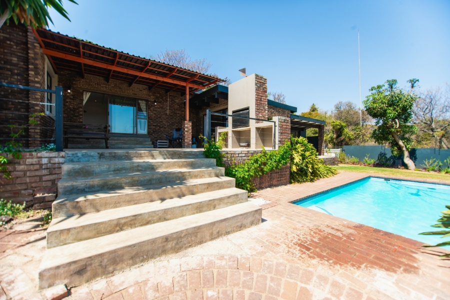 4 Bedroom Property for Sale in Faerie Glen Gauteng