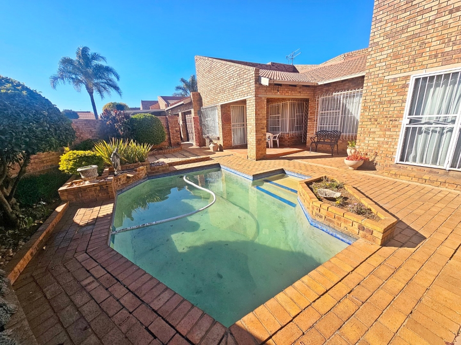 2 Bedroom Property for Sale in Parkrand Gauteng