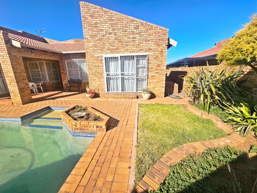 2 Bedroom Property for Sale in Parkrand Gauteng