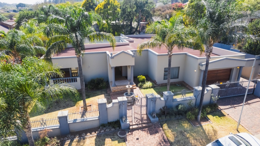 4 Bedroom Property for Sale in Faerie Glen Gauteng