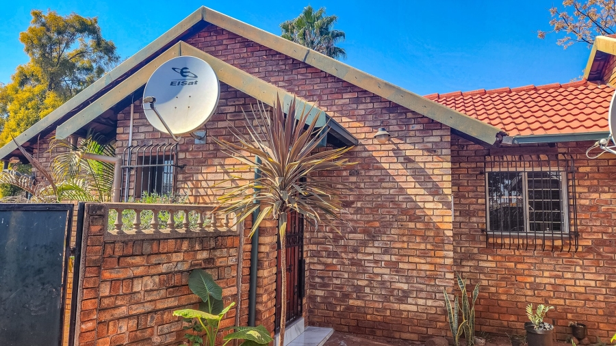 3 Bedroom Property for Sale in Doornpoort AH Gauteng