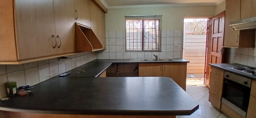 To Let 3 Bedroom Property for Rent in Heuweloord Gauteng