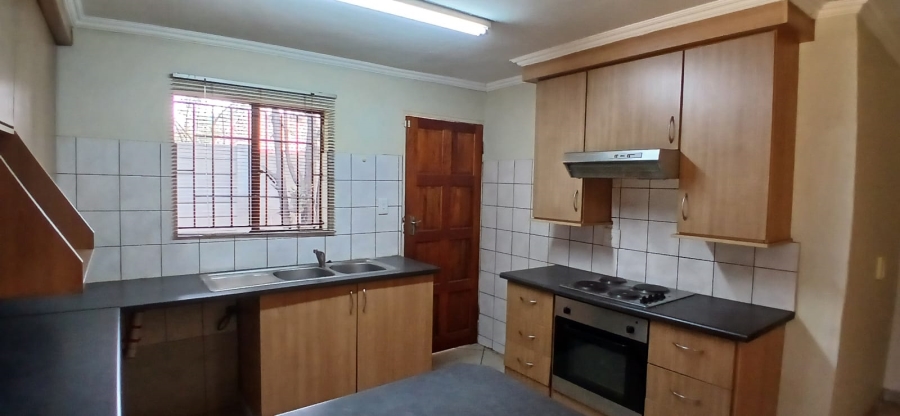 To Let 3 Bedroom Property for Rent in Heuweloord Gauteng