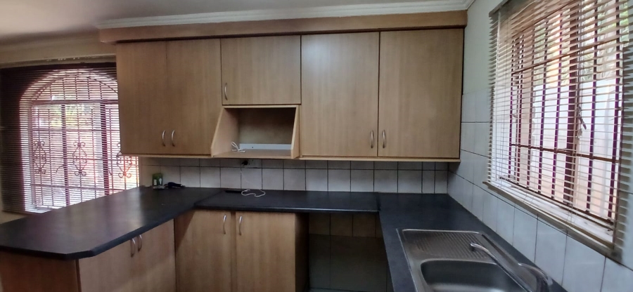 To Let 3 Bedroom Property for Rent in Heuweloord Gauteng