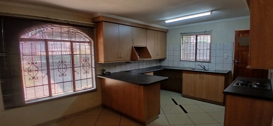 To Let 3 Bedroom Property for Rent in Heuweloord Gauteng