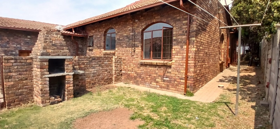 To Let 3 Bedroom Property for Rent in Heuweloord Gauteng