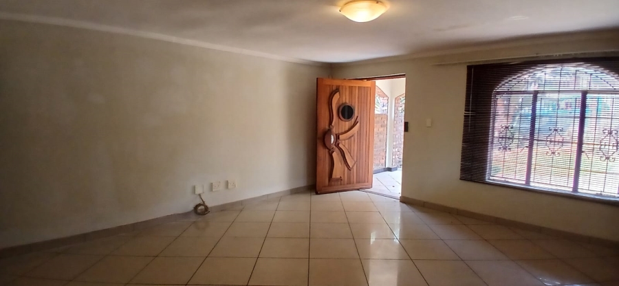 To Let 3 Bedroom Property for Rent in Heuweloord Gauteng