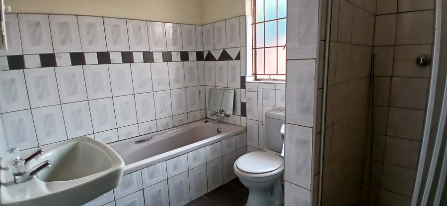 To Let 3 Bedroom Property for Rent in Heuweloord Gauteng