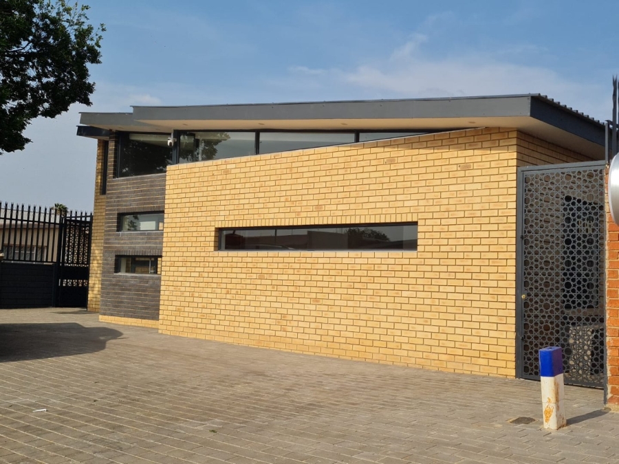 Commercial Property for Sale in Lenasia Ext 5 Gauteng