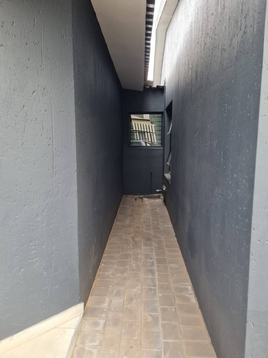 Commercial Property for Sale in Lenasia Ext 5 Gauteng