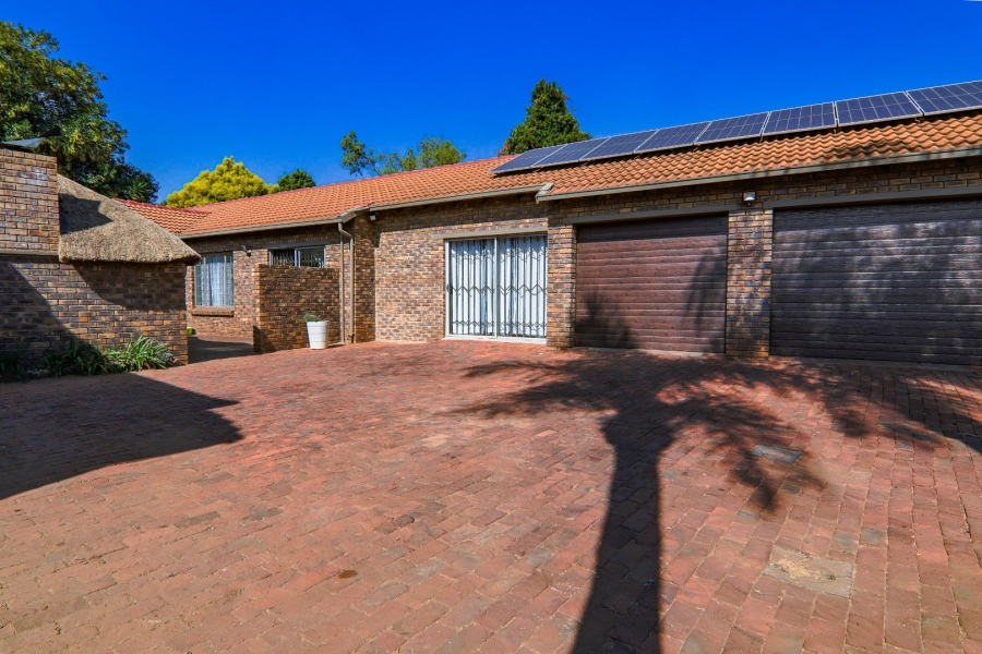 3 Bedroom Property for Sale in Rooihuiskraal North Gauteng