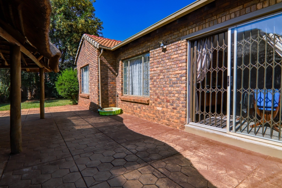 3 Bedroom Property for Sale in Rooihuiskraal North Gauteng