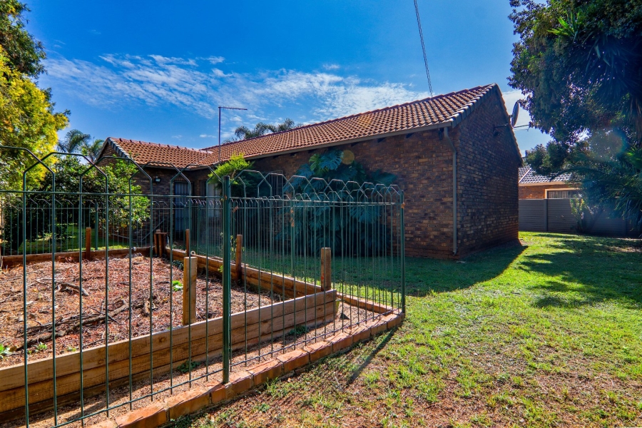 3 Bedroom Property for Sale in Rooihuiskraal North Gauteng