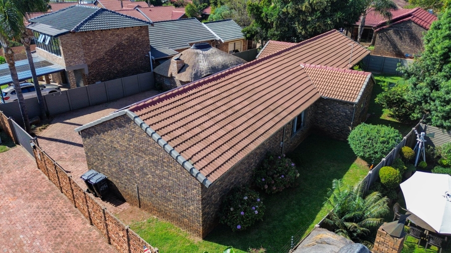 3 Bedroom Property for Sale in Rooihuiskraal North Gauteng