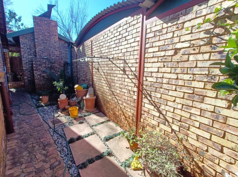 To Let 2 Bedroom Property for Rent in Clubview Gauteng