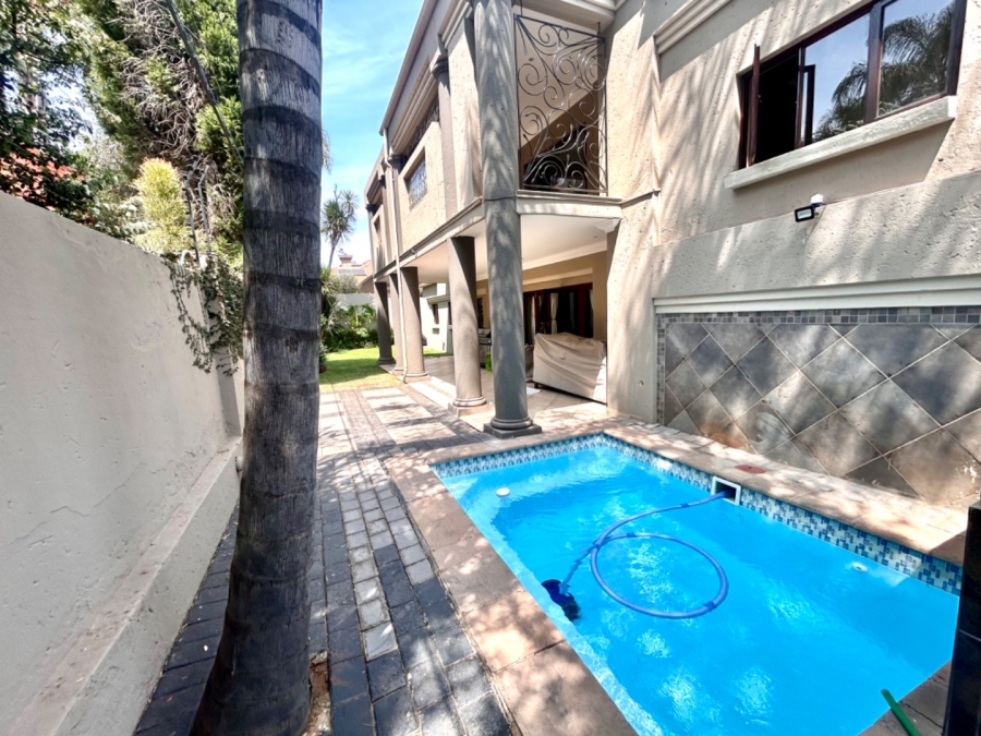 6 Bedroom Property for Sale in Faerie Glen Gauteng