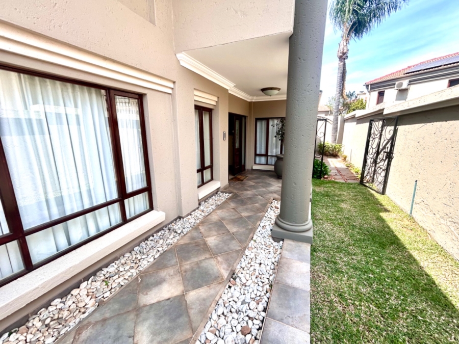 6 Bedroom Property for Sale in Faerie Glen Gauteng