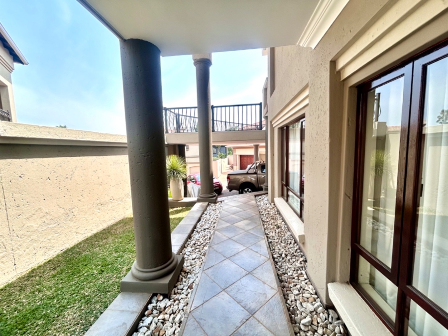 6 Bedroom Property for Sale in Faerie Glen Gauteng