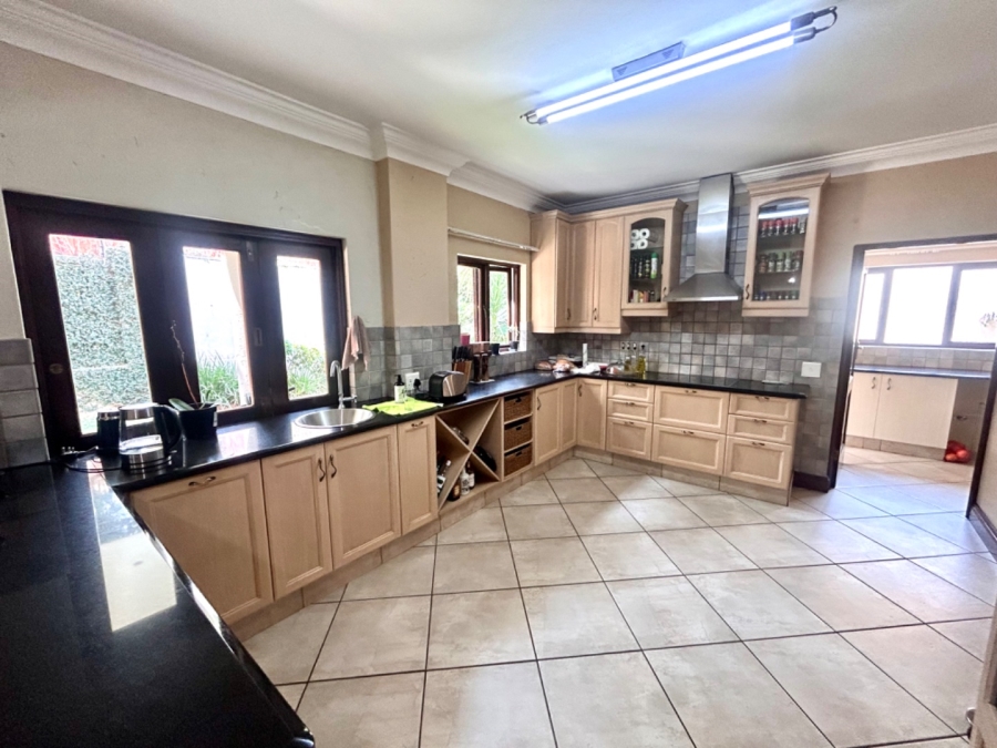 6 Bedroom Property for Sale in Faerie Glen Gauteng