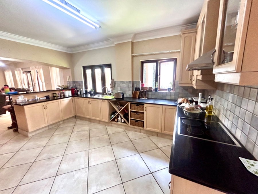 6 Bedroom Property for Sale in Faerie Glen Gauteng