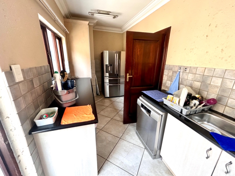 6 Bedroom Property for Sale in Faerie Glen Gauteng