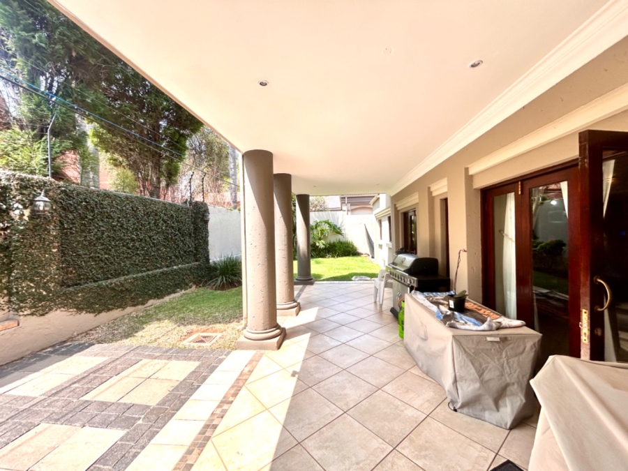 6 Bedroom Property for Sale in Faerie Glen Gauteng