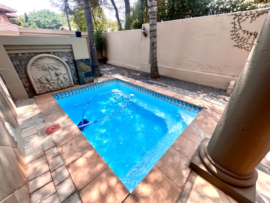 6 Bedroom Property for Sale in Faerie Glen Gauteng