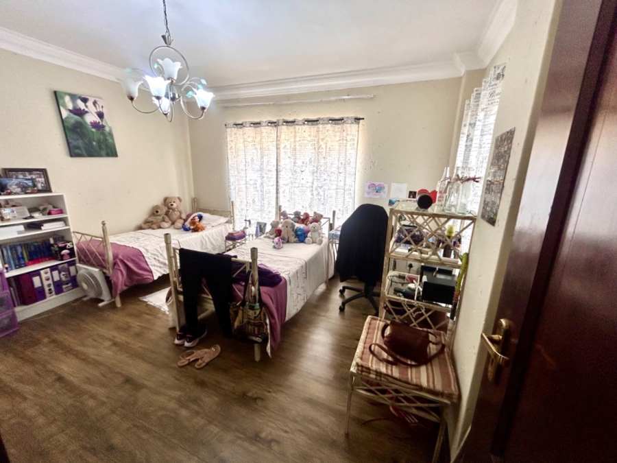 6 Bedroom Property for Sale in Faerie Glen Gauteng