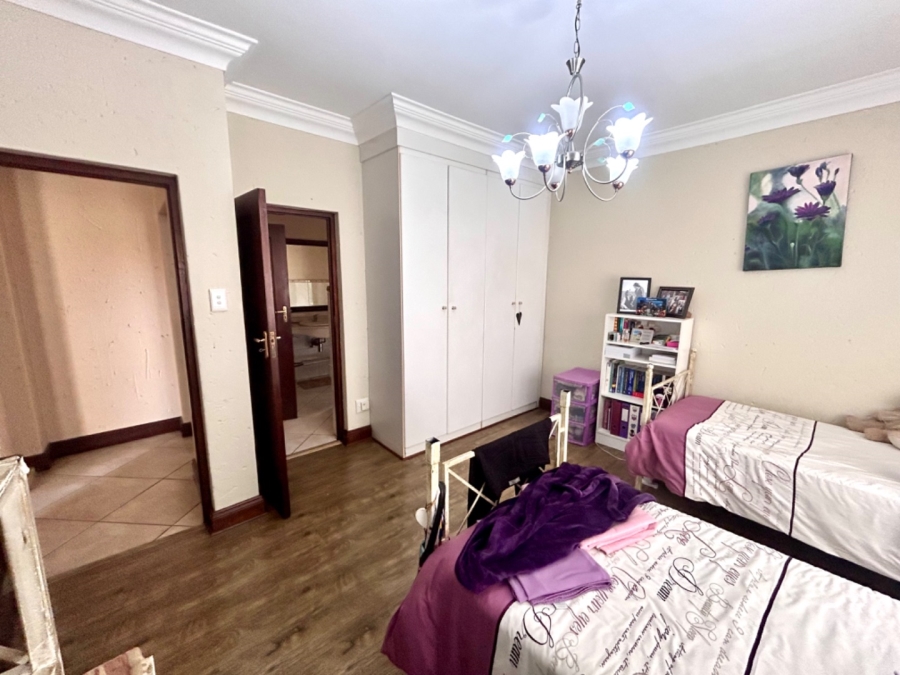 6 Bedroom Property for Sale in Faerie Glen Gauteng