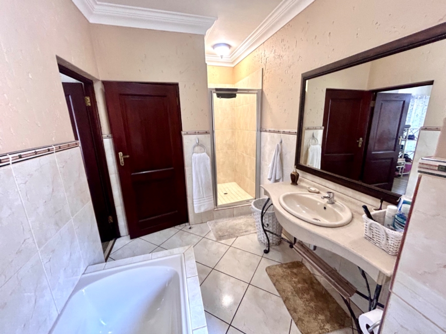 6 Bedroom Property for Sale in Faerie Glen Gauteng