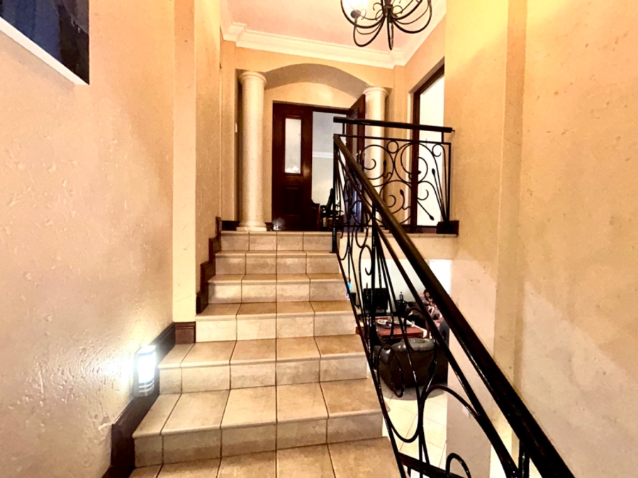 6 Bedroom Property for Sale in Faerie Glen Gauteng