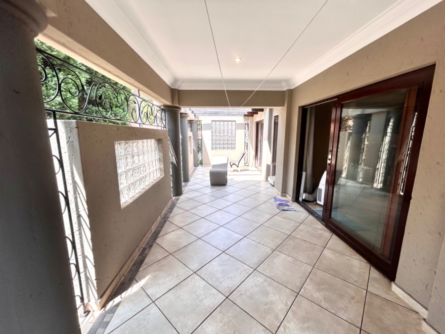 6 Bedroom Property for Sale in Faerie Glen Gauteng