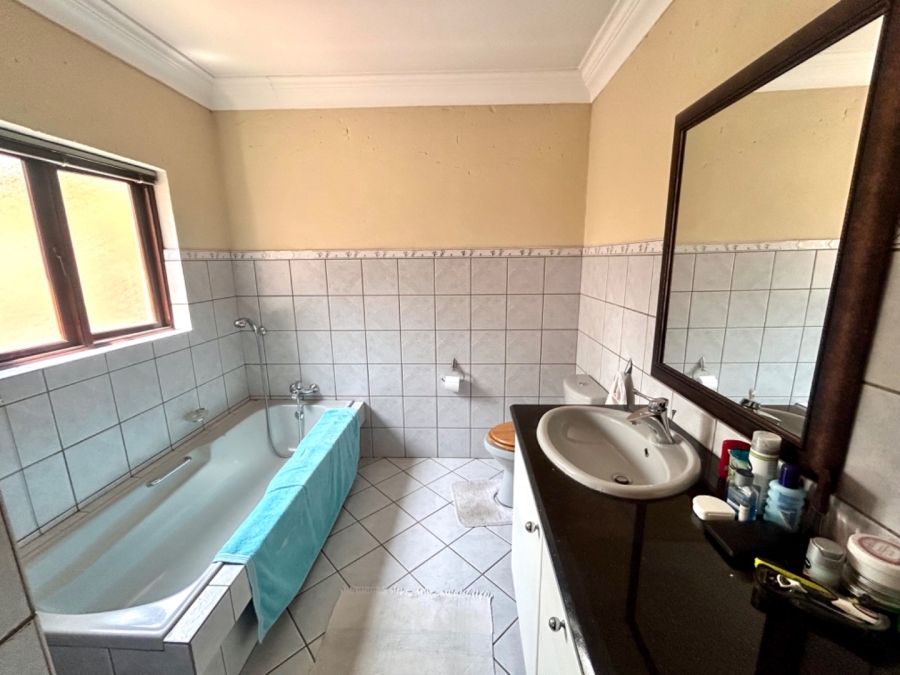 6 Bedroom Property for Sale in Faerie Glen Gauteng