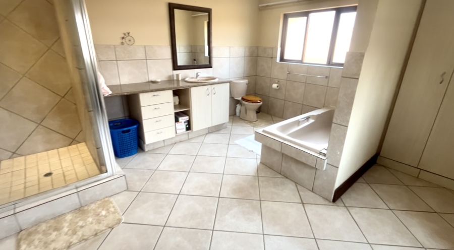 6 Bedroom Property for Sale in Faerie Glen Gauteng