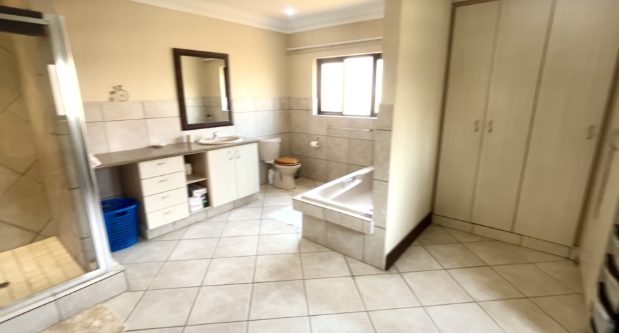 6 Bedroom Property for Sale in Faerie Glen Gauteng