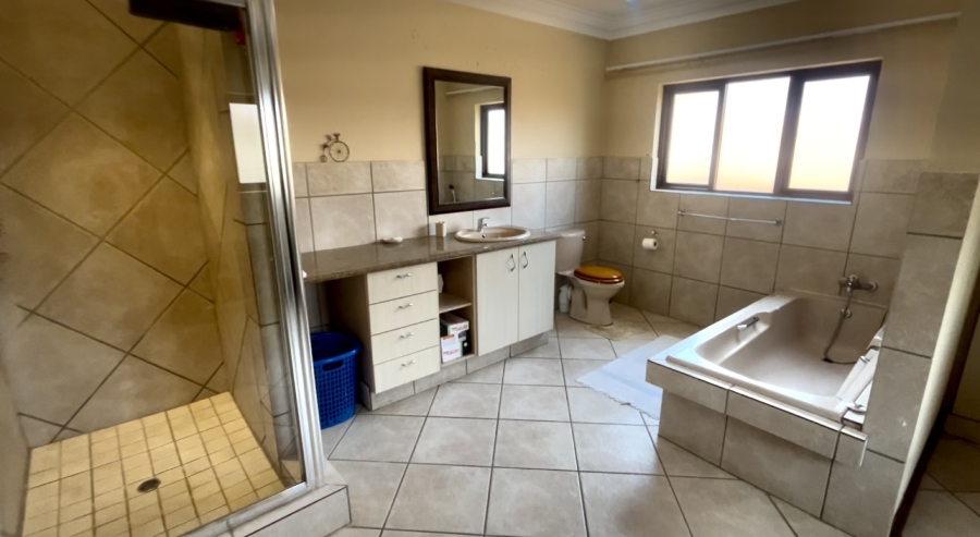 6 Bedroom Property for Sale in Faerie Glen Gauteng