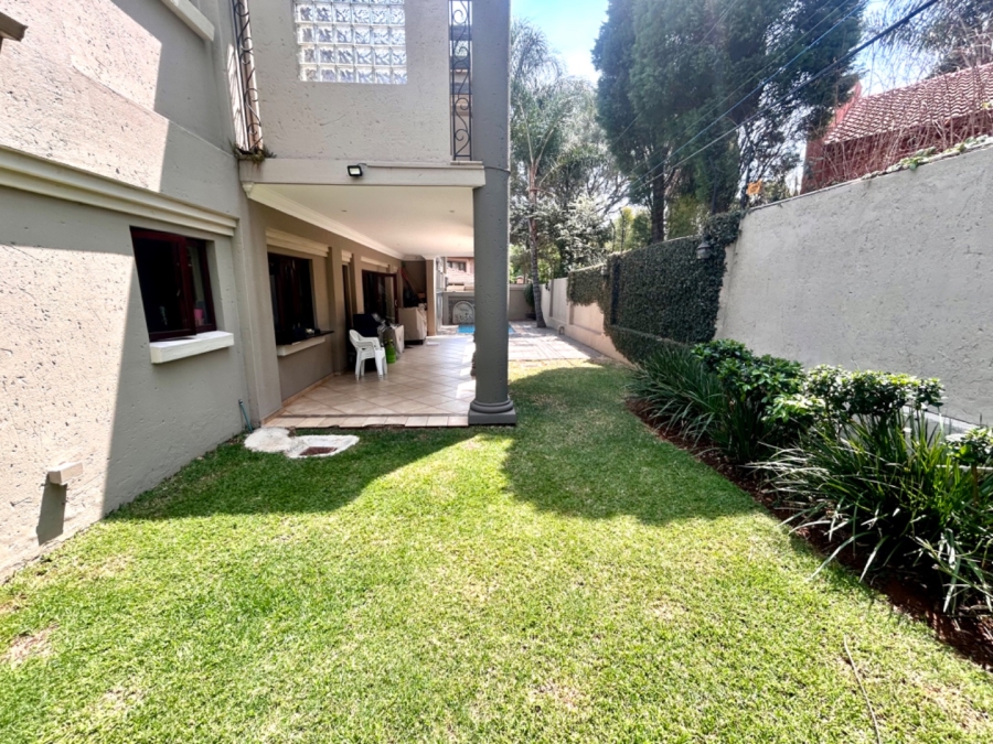 6 Bedroom Property for Sale in Faerie Glen Gauteng