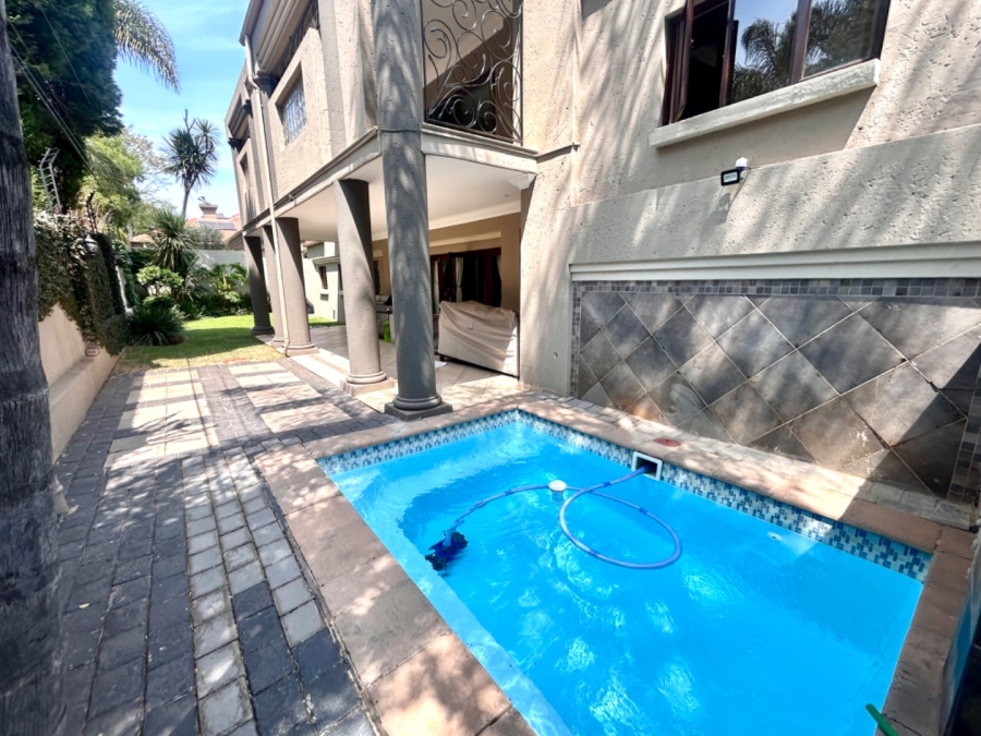 6 Bedroom Property for Sale in Faerie Glen Gauteng