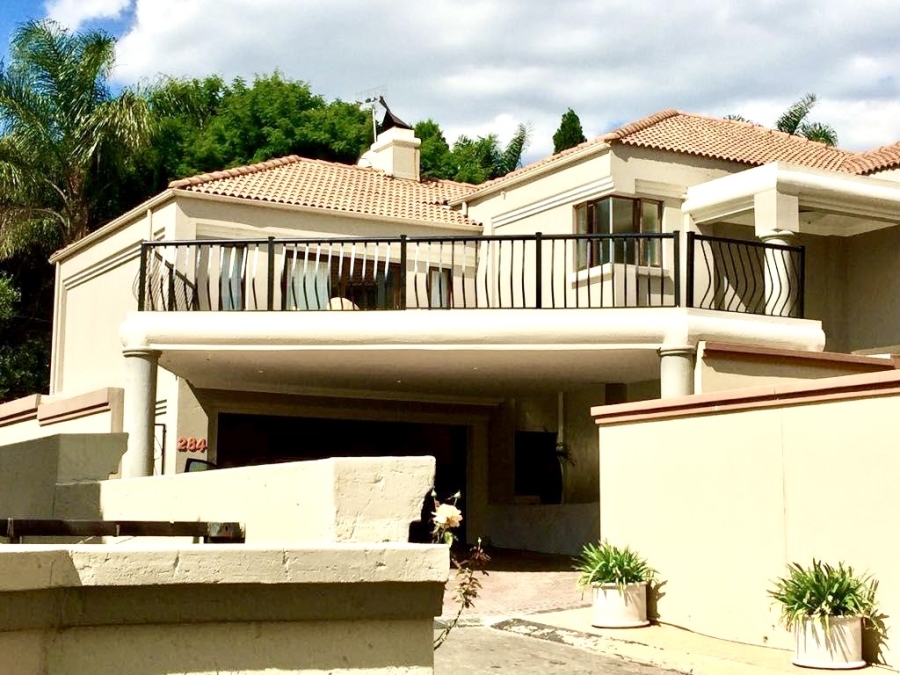 6 Bedroom Property for Sale in Faerie Glen Gauteng