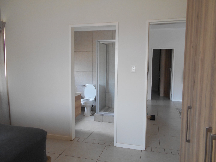 To Let 3 Bedroom Property for Rent in Louwlardia Gauteng