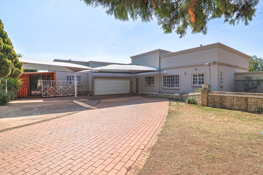 3 Bedroom Property for Sale in Brackendowns Gauteng