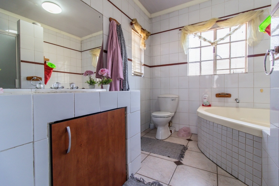 3 Bedroom Property for Sale in Brackendowns Gauteng