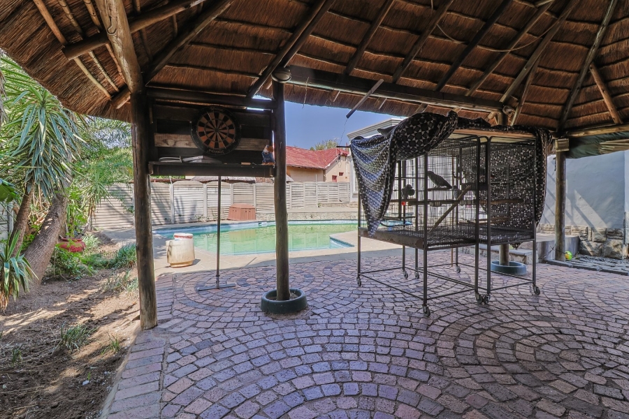 3 Bedroom Property for Sale in Brackendowns Gauteng