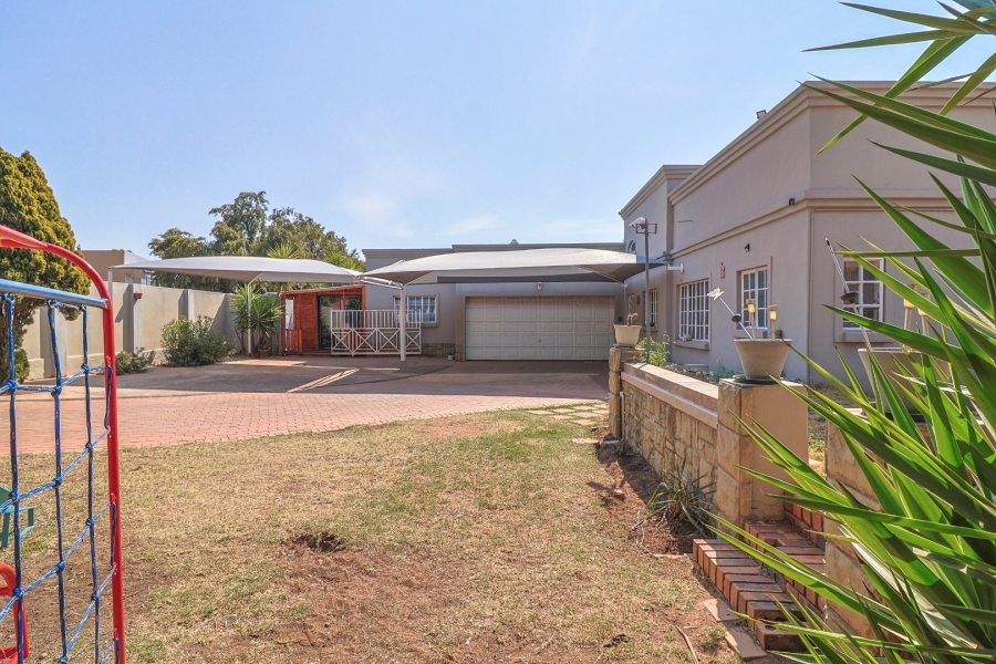 3 Bedroom Property for Sale in Brackendowns Gauteng