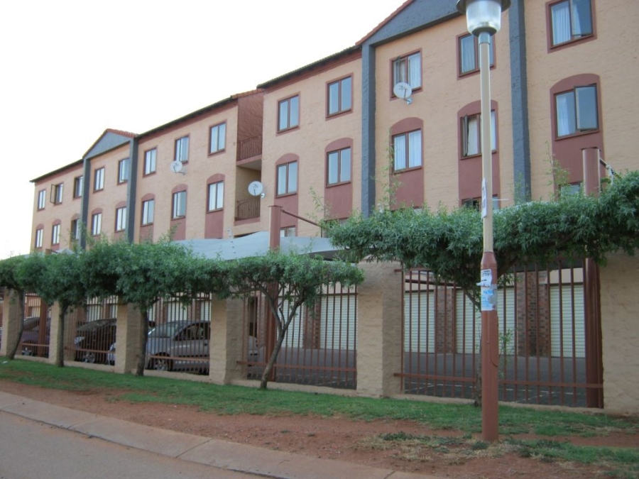 To Let 1 Bedroom Property for Rent in Riviera Gauteng