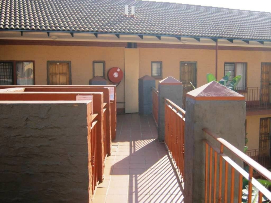 To Let 1 Bedroom Property for Rent in Riviera Gauteng