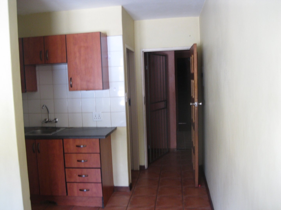 To Let 1 Bedroom Property for Rent in Riviera Gauteng