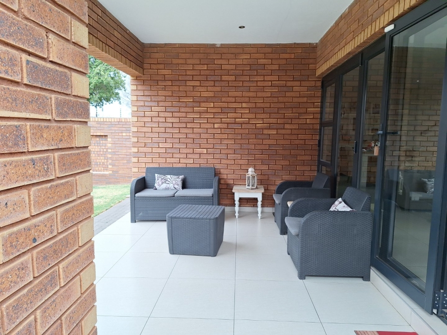 3 Bedroom Property for Sale in Brackenhurst Gauteng