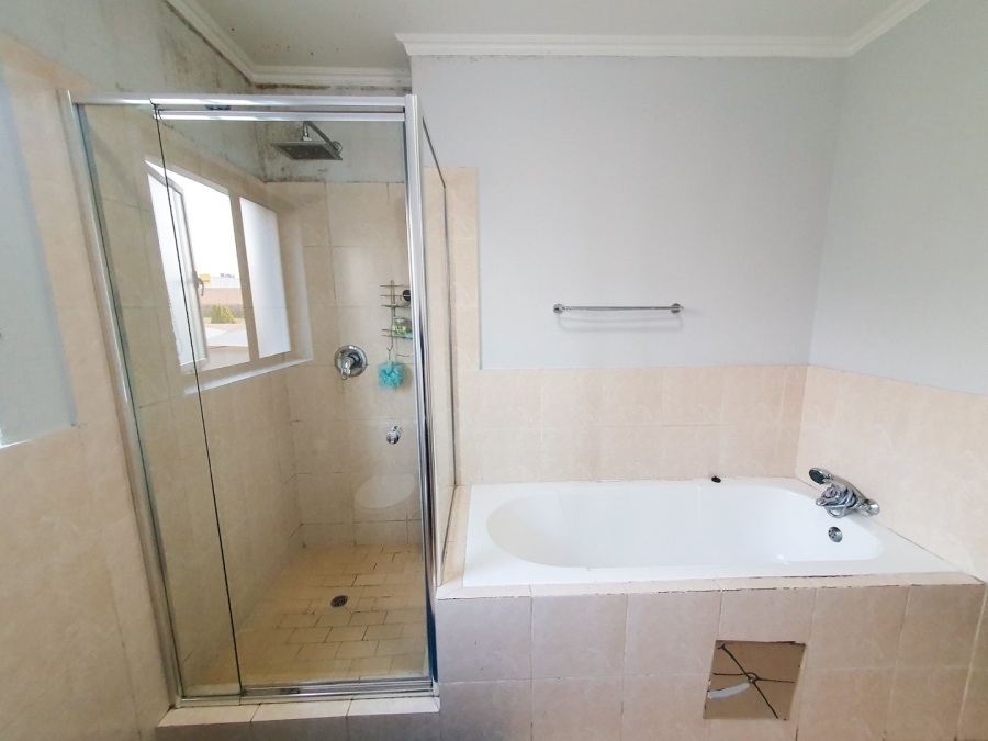 2 Bedroom Property for Sale in Erand Gardens Gauteng